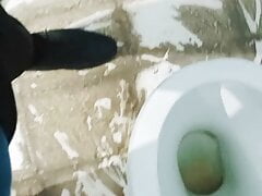 I couldn't control myself and started peeing all over the tiolst