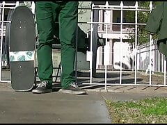 PEEING MY GREN PANTS IN PUBLIC