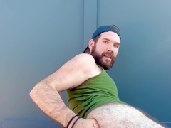 Jay Mason knuckles himself for very first time on rooftop