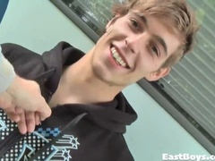 Peeing, eastboys, twinks