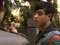 Youngster Sans A Condom takes a raw ride & gets a sticky load