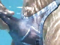 Dino Moci in pool