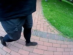 Urlaub in Strumpfhose und kurzer Hose