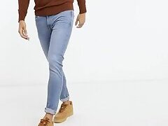 Model Bulges in Jeans