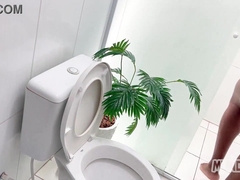 A threeway flashes their daily life!