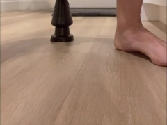 Peeing while my crevice is getting ruined by a hefty speculum