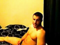 Muscular hunk shows off his body and jerks off