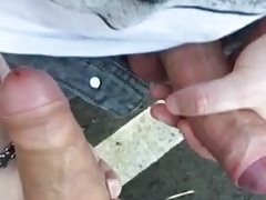 Amigo tatuado bate punheta para si e para meu marido