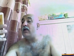 IRAQUI MADURO OSO SE LA MENEA VIENDO MI POLLON JUGANDO EN LA CAM GAY.mp4