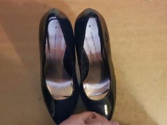 Classic Black Pumps Cummed