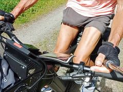 Cycling with long ball stretcher