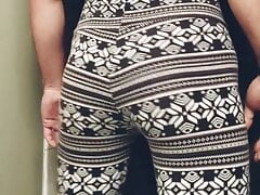 Twink twerking in leggings