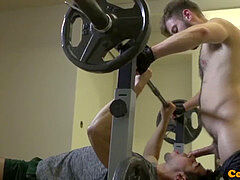 Hunky bottom rimmed and pummeled at the gym