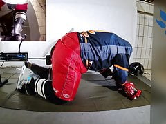 Hockey pup getting used by F-Machine with 6,8 cm toy