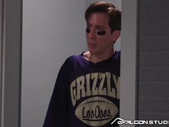 Steaming Red-Hot Grizzly Pounds Ultra-Cute Jock's Sweet Rump Wet