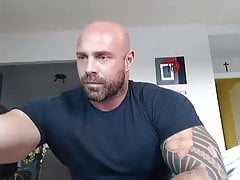 SUPERBE MUSCLE BEARDED SHOW