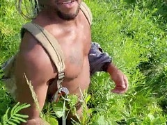 Kenniejai strolls around outside nude and gets spotted