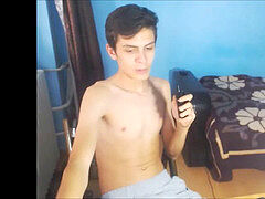 web cam No. 32 - youthful boy 18 Jahre no cum