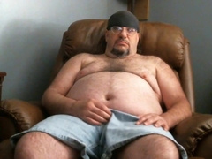 Watch this amateur cam bear masturbate in front of the camera for your viewing pleasure