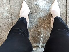Crossdresser pisses in gym leggings and heels