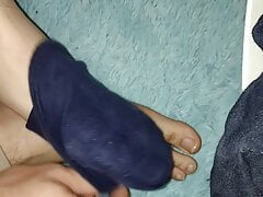 CUTTING MY TOENAILS
