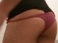 Slut play with her pussy