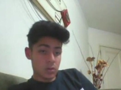 Novinho Gozando No Sof