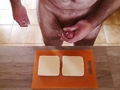 Cicci77 prepares sandwiches with sperm for his friends !!