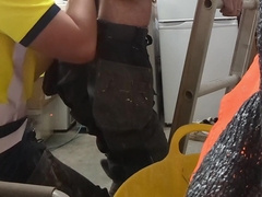 Tradie twink spurts to his knees
