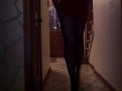 CD Ashlee waiting for pizza delivery in her high heels!