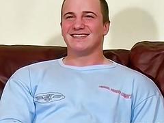 Hot muscled hunk jerking off and moaning