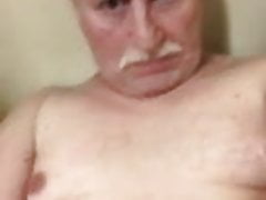 Fag P. Edo pisses in bath