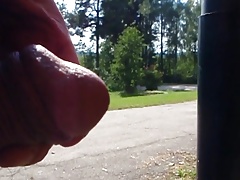 18 yo and pissing in public first time when people watch me