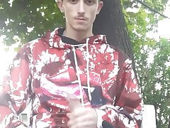 young twink jerks off outdoors in his garden