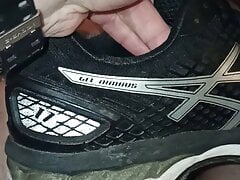 Cum on Neighbor sneaker Asics Nimbus 17