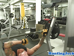 Ripped jock buttfucked on benchpress