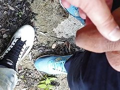 Piss Play on my Nike Saturn 720 during an Hiking Tour