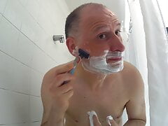 Kudoslong in the shower shaves his body and cock the wanks