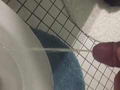 I had a Boner and i had to Piss (Huge)