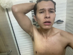 STEAMING SHOWCASE JIZZING IN THE DOUCHE