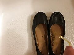 Crossdresser Shoe Piss