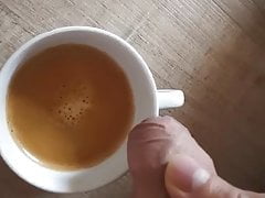 Der Nachbarin in den Kaffee gewichst