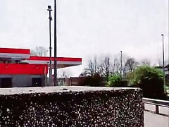 Slutboyben CAM4 An der Tankstelle abgerotzt