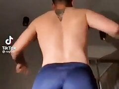 Showing off that apple bottom