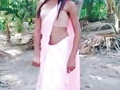 Sri Lankan CRossdresser dancing