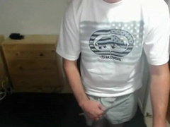 Nerdy Twink Cums on Cam