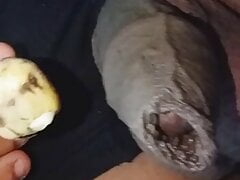 TELL ME WHICH OF THE TWO BANANAS YOU LIKE, WHICH IS YOUR PREFERENCE