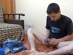 Fetish twink sucks toes after nutting