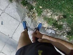 Drkam kurac, covek prolazi (risky street jerking, no cum)