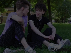 Tatted twink Oleg Dostoevskii face fucks curious Angel Abell